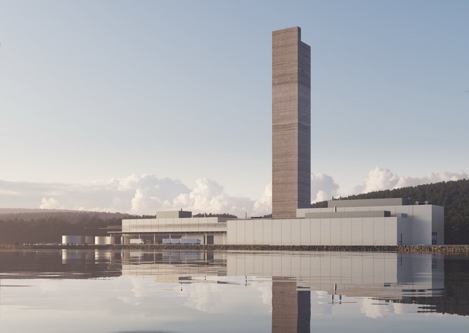 Industrianlegg med tårn ved sjøen