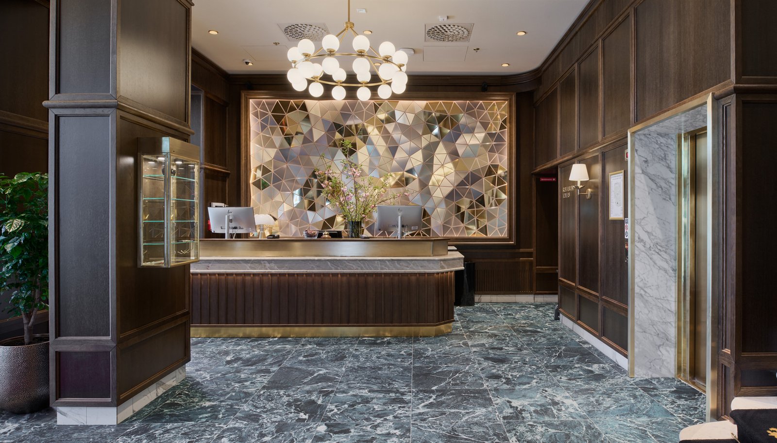 Resepsjonen på Thon Hotel Vasa